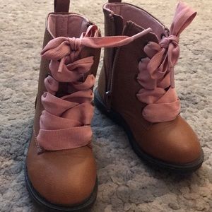 Like New Size 7 Cat & Jack Boots